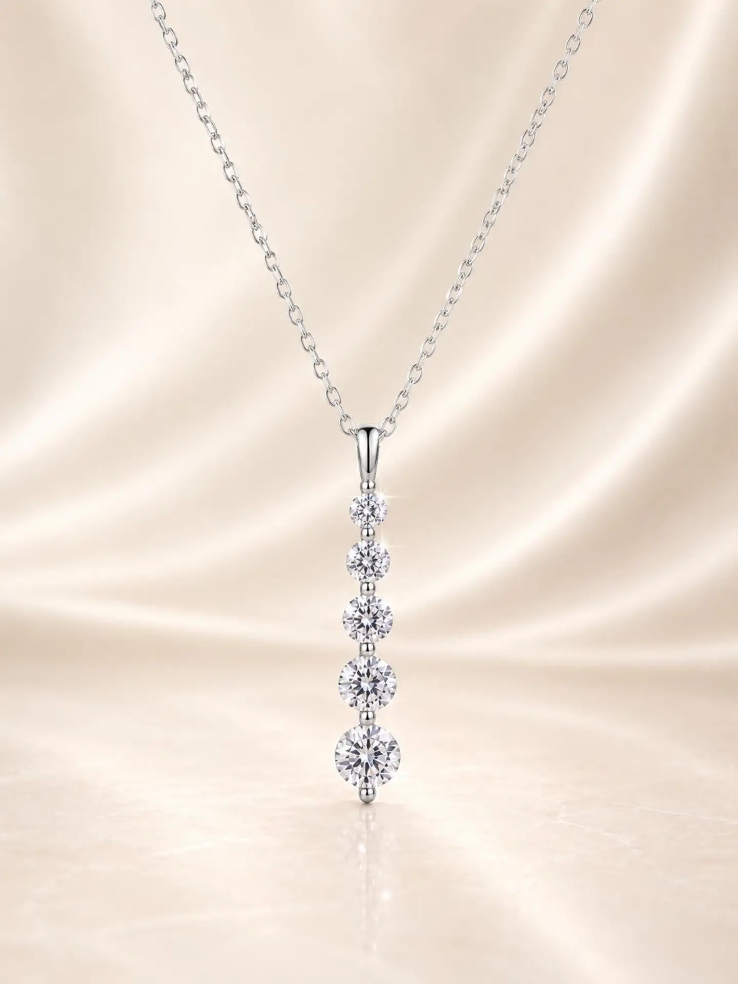 שרשרת בל – Belle Pendant Necklace
